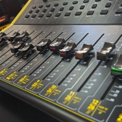 SKP Consola Digital D Track 34